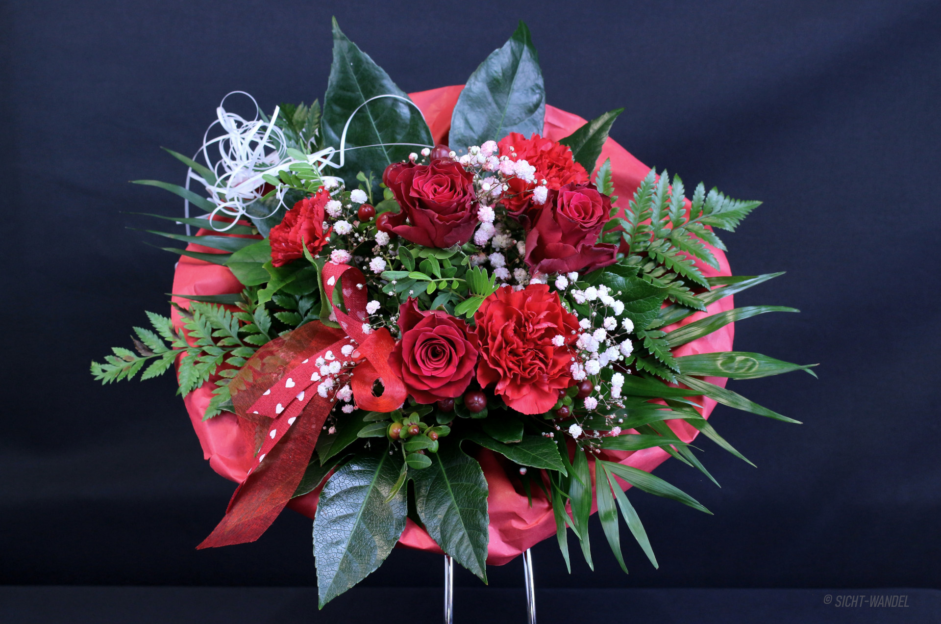 Blumen - klassisch rot mit Rosen